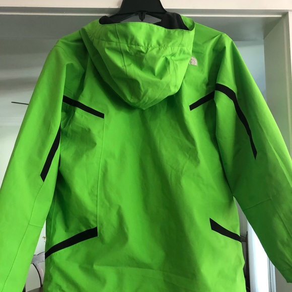 The North Face green hooded, dry vent rain jacket/parka. - Picture 3 of 5